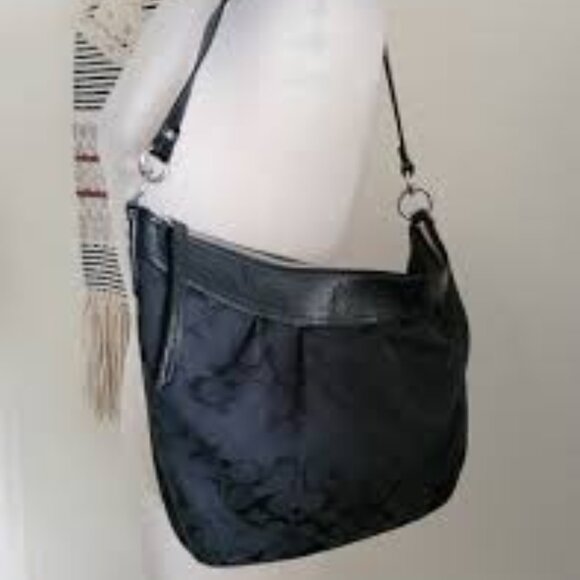 Like New Coach Ashley Signature Black Shoulder Bag Purse - Picture 4 of 16